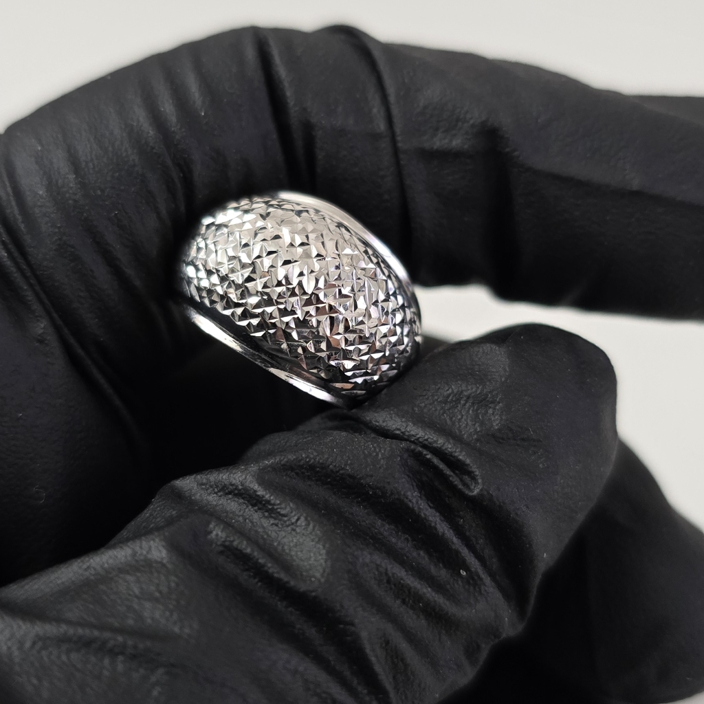 14k Gold Diamond Cut Design Ring 350$
